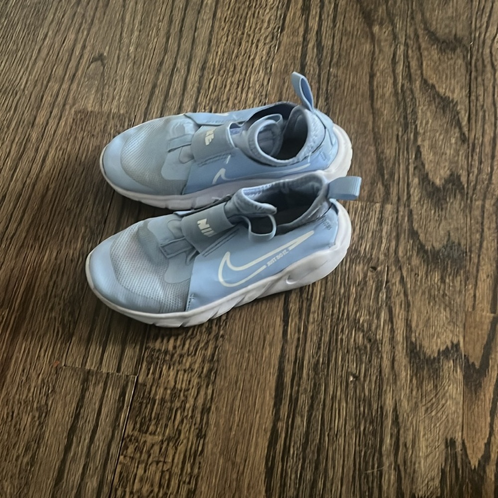 Nike sneakers size 11 - Picture 2 of 2